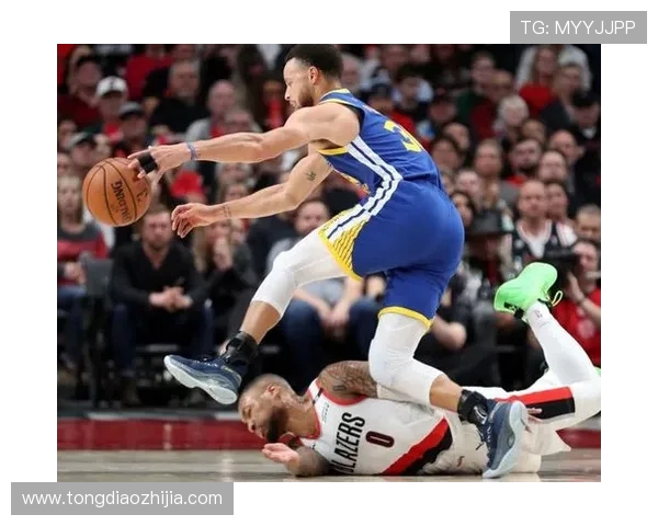 勇士与尼克斯激战正酣直播盛况不容错过精彩瞬间尽在其中